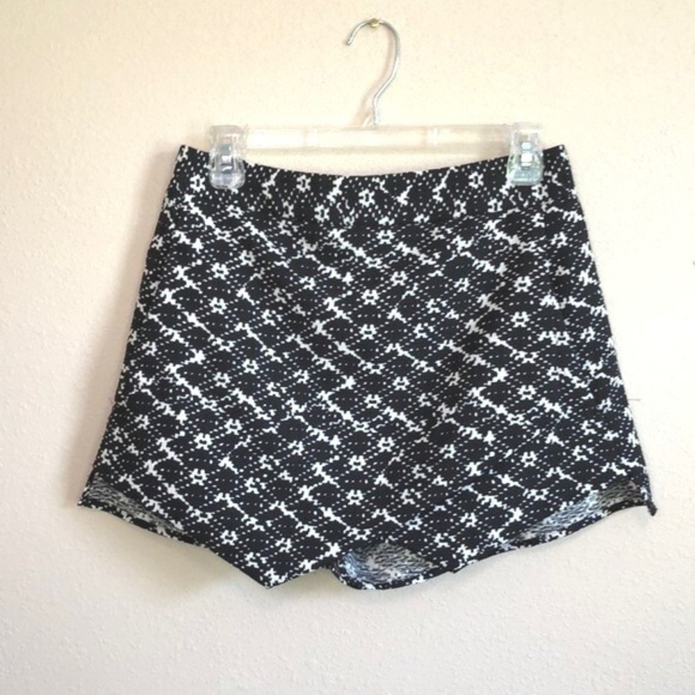 AQUA Women's Large‎ Black White Faux Wrap Skort Feminine Summer Tennis Casual
